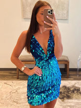 Load image into Gallery viewer, Luxurious Sheath Deep V Neck Gold Sequins Short Homecoming Dress