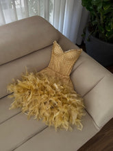 Load image into Gallery viewer, Bling Sheath Sweetheart Pink Short Homecoming Dress with Beading Feather