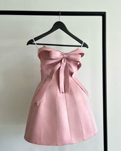Load image into Gallery viewer, Cute Sheath Sweetheart Pink Short Homecoming Dress with Bowknot