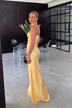 Load image into Gallery viewer, Trendy Sheath Strapless Yellow Long Party Dress with Keyhole