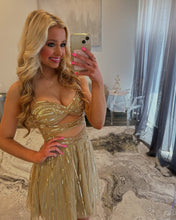 Load image into Gallery viewer, Gorgeous A Line Spaghetti Straps Champagne Tulle Short Homecoming Dress with Keyhole