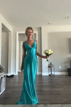 Load image into Gallery viewer, Simple Mermaid V Neck Green Long Prom Dress with Open Back