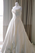 Load image into Gallery viewer, Elegant A Line Strapless White Sating Long Wedding Dress with Split Front