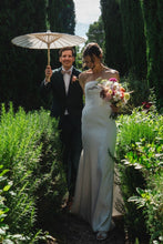 Load image into Gallery viewer, Simple Mermaid Strapless White Long Wedding Dress with Button Up