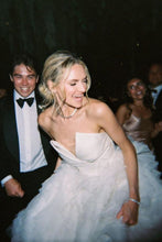 Load image into Gallery viewer, Stylish A Line Sweetheart White Tulle Long Wedding Dress with Ruffles