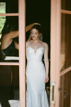 Load image into Gallery viewer, Elegant Mermaid Sweetheart White Wedding Dress with Appliques