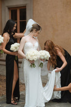 Load image into Gallery viewer, Elegant Mermaid Sweetheart White Wedding Dress with Appliques