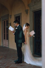 Load image into Gallery viewer, Elegant Mermaid Sweetheart White Wedding Dress with Appliques