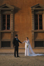 Load image into Gallery viewer, Elegant Mermaid Sweetheart White Wedding Dress with Appliques