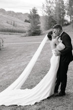 Load image into Gallery viewer, Mermaid Sweetheart White Wedding Dress with Sweep Train