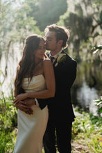 Load image into Gallery viewer, Classic Mermaid Strapless White Wedding Dress with Sweep Train