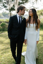Load image into Gallery viewer, Classic Mermaid Strapless White Wedding Dress with Sweep Train
