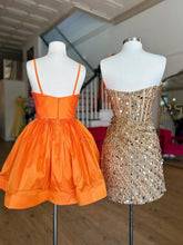 Load image into Gallery viewer, Luxurious Sheath Sweetheart Red Corset Homecoming Dress with Sequins