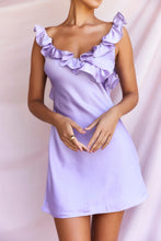 Load image into Gallery viewer, Pretty Sheath V Neck Yellow Short Homecoming Dress with Ruffles