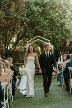 Load image into Gallery viewer, Beautiful Mermaid Strapless White Wedding Dress with Button Up