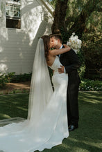 Load image into Gallery viewer, Beautiful Mermaid Strapless White Wedding Dress with Button Up