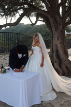 Load image into Gallery viewer, Classic A Line Strapless Long White Wedding Party Dress with Sweep Train