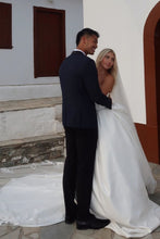 Load image into Gallery viewer, Classic A Line Strapless Long White Wedding Party Dress with Sweep Train