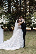 Load image into Gallery viewer, Gorgeous A Line Strapless White Tulle Long Wedding Dress with Appliques