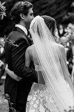 Load image into Gallery viewer, Gorgeous A Line Strapless White Tulle Long Wedding Dress with Appliques