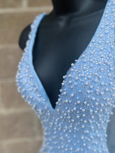 Load image into Gallery viewer, Trendy Sheath V Neck Fuchsia Short Homecoming Dress with Pearls