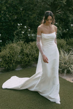 Load image into Gallery viewer, Stunning Mermaid Strapless White Satin Long Wedding Dress with Sweep Train