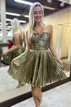 Load image into Gallery viewer, A-Line Halter Neck Short Metallic Homecoming Dress with Pleating