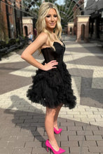 Load image into Gallery viewer, Black A-Line Strapless Short Tulle Homecoming Dress With Ruffle