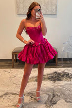 Load image into Gallery viewer, Black A-Line Strapless Short Satin Homecoming Dress With Bowknot