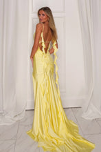 Load image into Gallery viewer, Charming Mermaid Spaghetti Straps Yellow Long Prom Dress with Open Back Ruffles