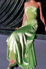 Load image into Gallery viewer, Charming Mermaid Sweetheart Green Long Prom Dress with Ruched