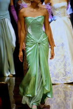 Load image into Gallery viewer, Charming Mermaid Sweetheart Green Long Prom Dress with Ruched