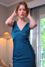 Load image into Gallery viewer, Charming Mermaid V Neck Blue Long Prom Dress with Open Back