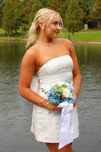 Load image into Gallery viewer, Stunning Sheath Strapless White Short Homecoming Dress with Bowknot