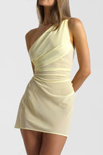 Load image into Gallery viewer, Chic Sheath One Shoulder Light Yellow Short Homecoming Dress with Ruched