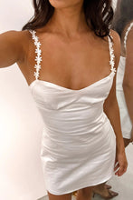 Load image into Gallery viewer, Chic Sheath Spaghetti Straps Yellow Satin Short Homecoming Dress with Appliques