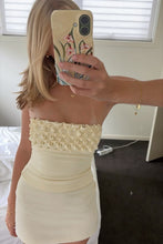 Load image into Gallery viewer, Chic Sheath Strapless Ivory Short Homecoming Dress with 3D Flowers