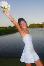 Load image into Gallery viewer, Simple Sheath Strapless Light Blue Short Homecoming Dress with Ruffles