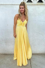 Load image into Gallery viewer, Chic A Line Halter Neck Green Long Prom Dress with Keyhole