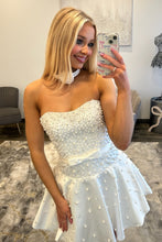 Load image into Gallery viewer, Cute A Line Sweetheart White Short Homecoming Dress with Pearls& Bowknot