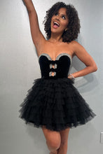 Load image into Gallery viewer, Cute Black A-Line Sweetheart Short Tulle Homecoming Dress With Beding
