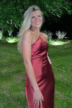 Load image into Gallery viewer, Fashionable Sheath Halter Neck Red Long Prom Dress