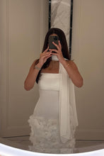 Load image into Gallery viewer, Gorgeous Sheath Strapless White Long Prom Dress with Appliques