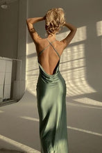 Load image into Gallery viewer, Hot Sheath Spaghetti Straps Green Long Prom Dress with Criss Cross Back