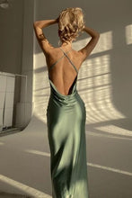 Load image into Gallery viewer, Hot Sheath Spaghetti Straps Green Long Prom Dress with Criss Cross Back