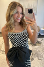 Load image into Gallery viewer, Luxurious Mermaid Spaghetti Straps Black Long Prom Dress with Pearls Bowknot