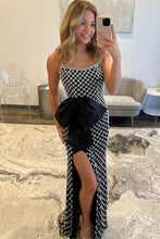 Load image into Gallery viewer, Luxurious Mermaid Spaghetti Straps Black Long Prom Dress with Pearls Bowknot