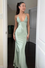 Load image into Gallery viewer, Simple Mermaid Spaghetti Straps Mint Green Long Prom Dress with Ruched