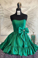 Load image into Gallery viewer, Simple Green A-Line Strapless Short Satin Homecoming Dress With Bowknot