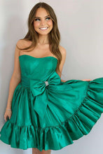 Load image into Gallery viewer, Simple Green A-Line Strapless Short Satin Homecoming Dress With Bowknot